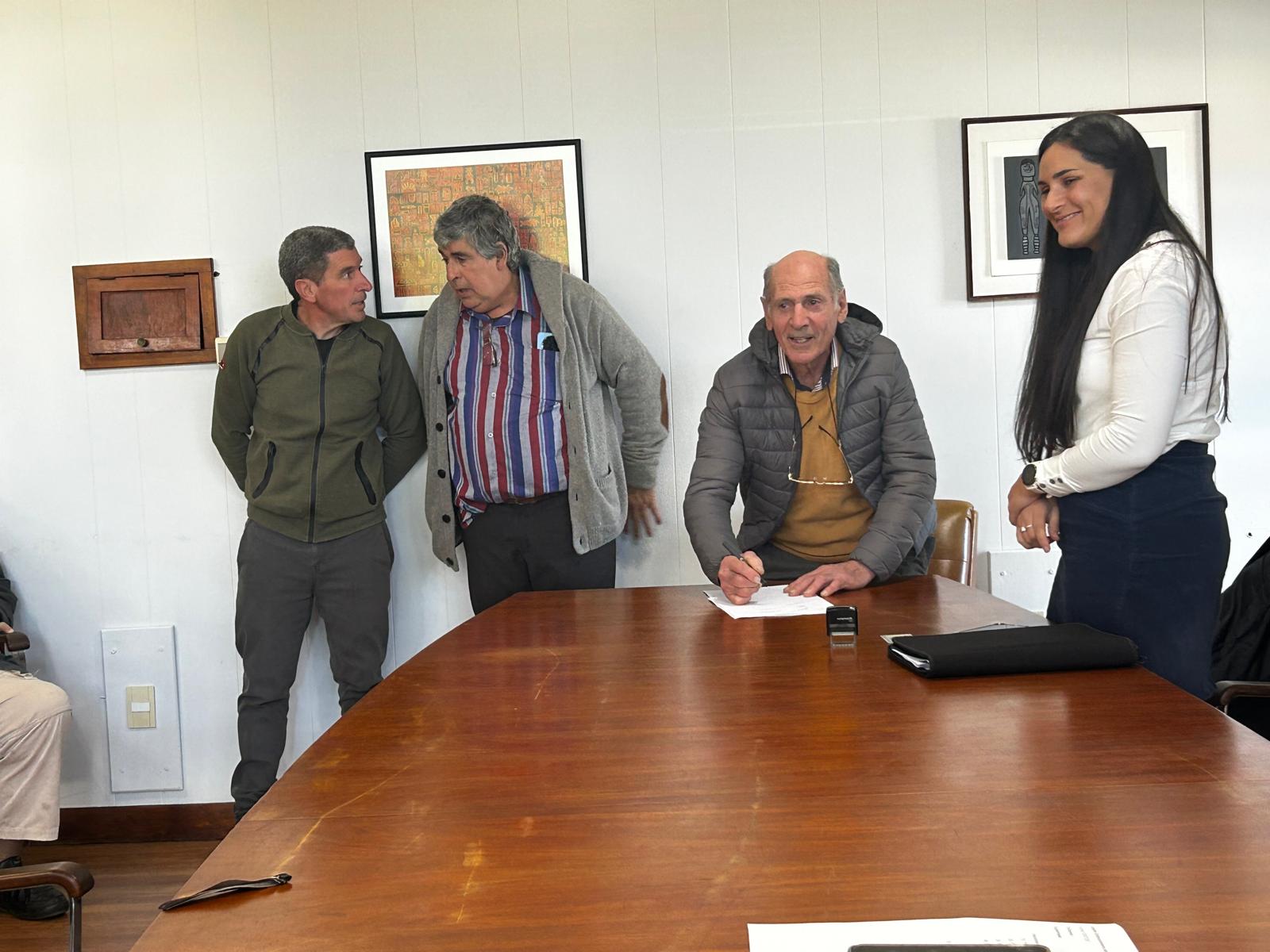 Firma de Acta de Cambio de Autoridades en el Municipio de Atlántida