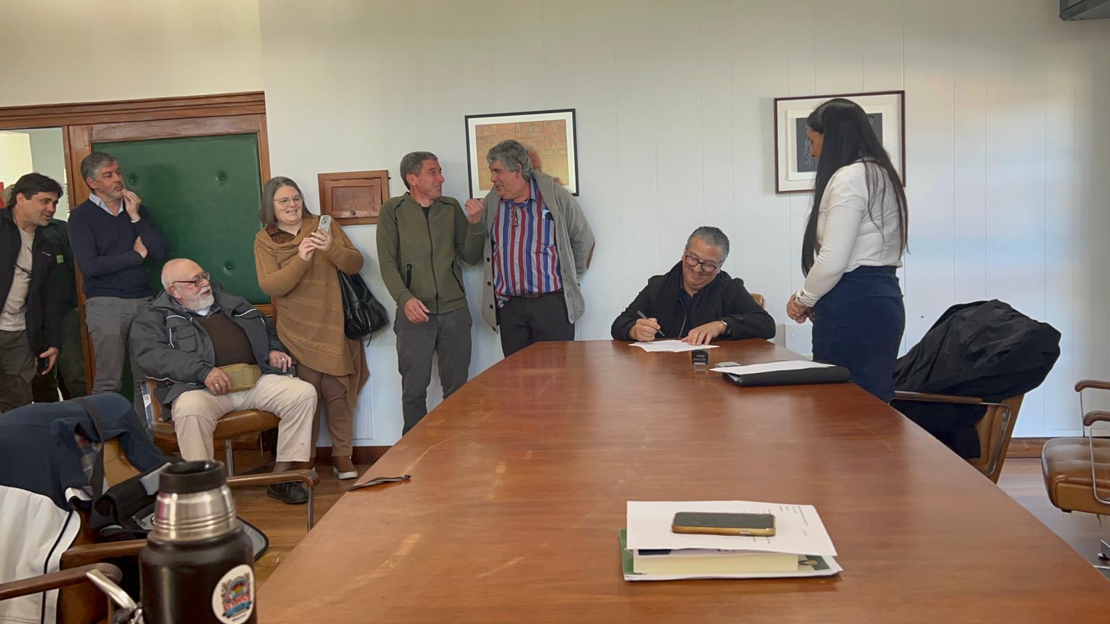Firma de Acta de Cambio de Autoridades en el Municipio de Atlántida